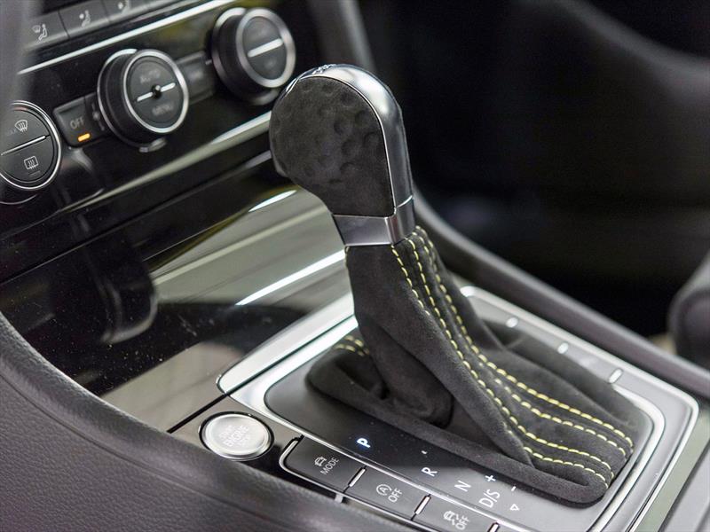 Volkswagen GTI Dark Shine