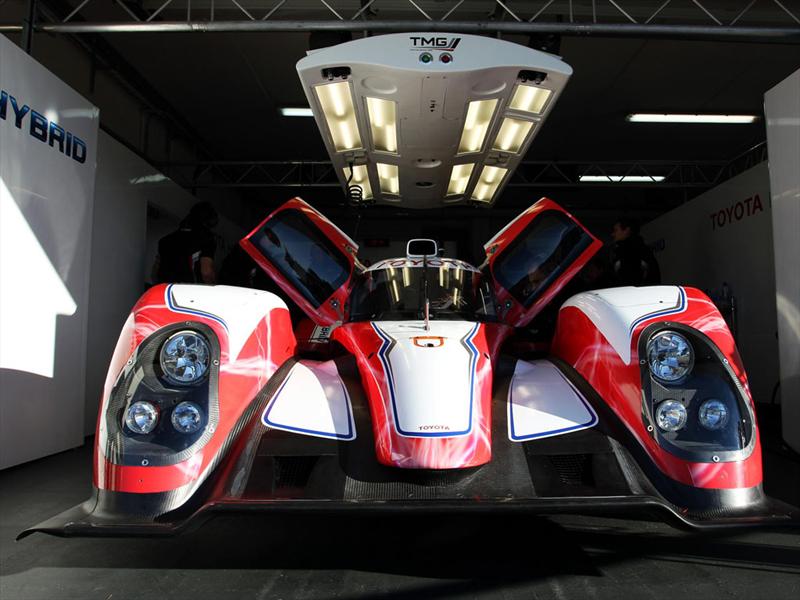Toyota TS030 Hybrid a Le Mans 2012
