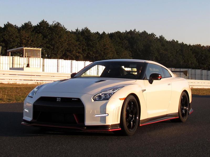 Nismo hace mashup con modelos de Nissan