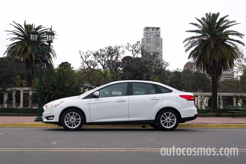 Ford Focus sedán a prueba