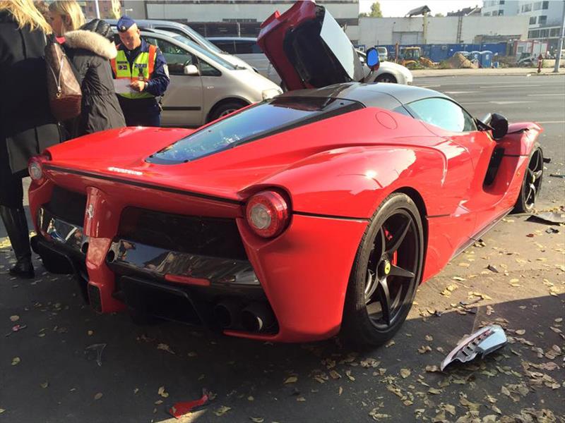 Chocan un Ferrari LaFerrari en Hungria