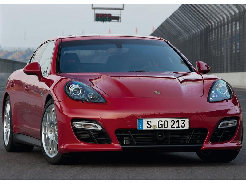 Porsche Panamera GTS 2012