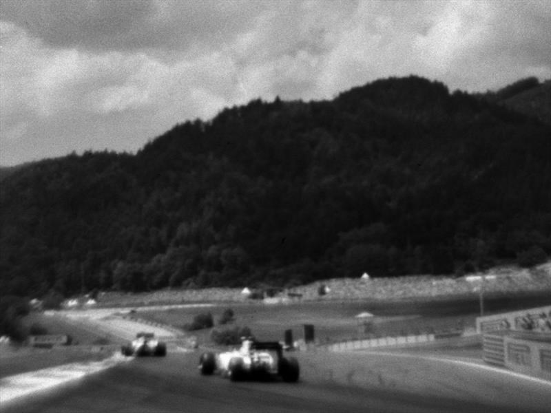 La F1 actual, con una cámara de 104 años