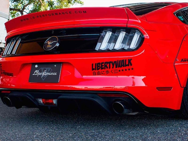Ford Mustang por Liberty Walk