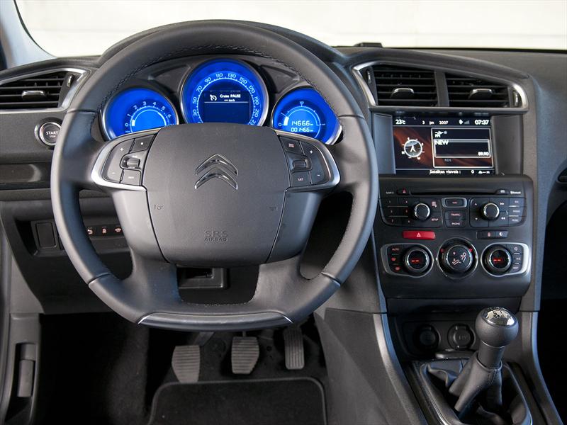 Manejamos el nuevo Citroën C4 Lounge