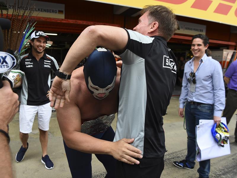 Checo Pérez y Blue Demon Jr.