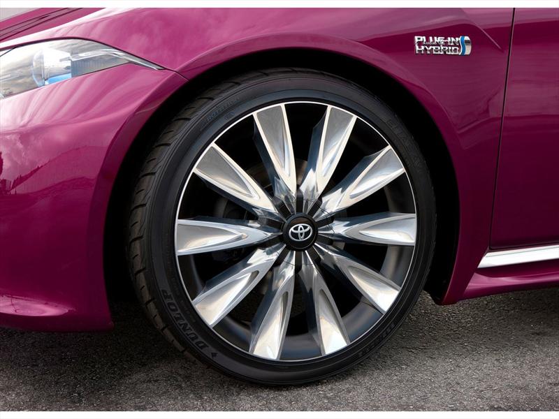 Toyota NS4 Advanced Plug-in Hybrid Concept
