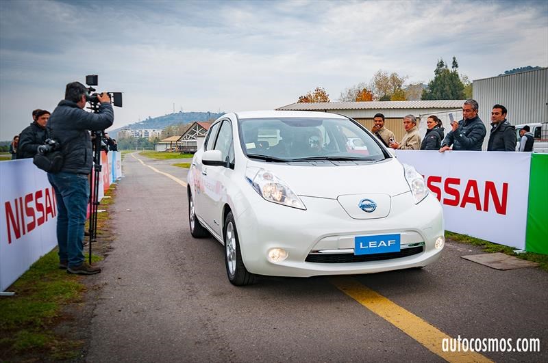 Nissan Chile entrega flota de eléctricos a Enel