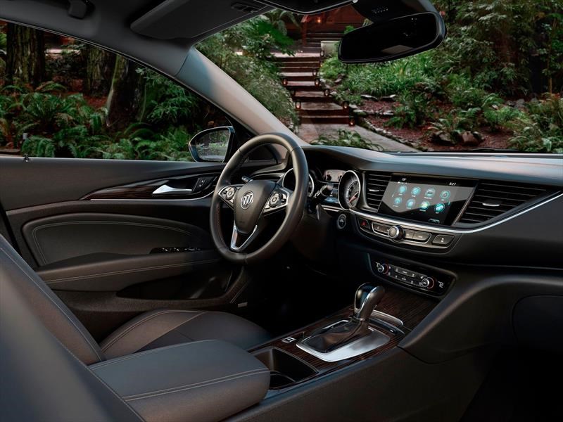 Buick Regal Sportback y TourX 2018
