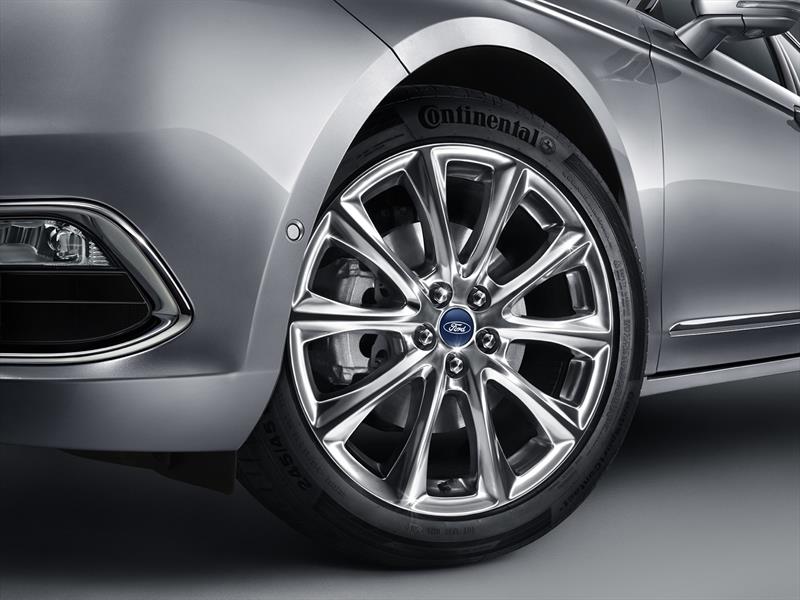 Ford Taurus 2016