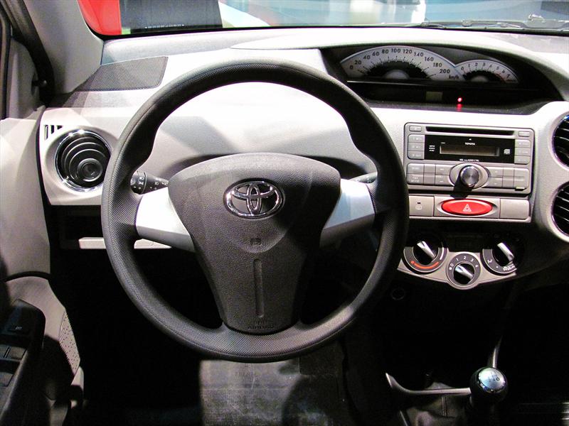 Toyota Etios en el Salón de BA 2013