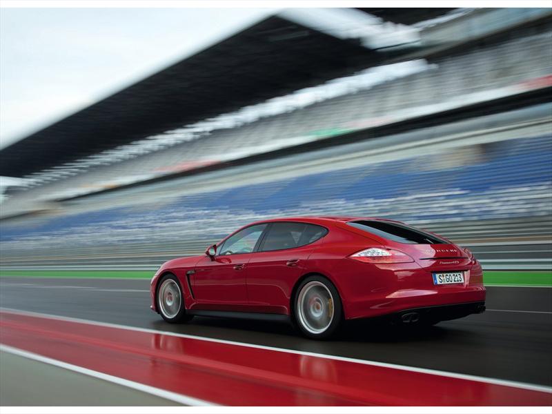 Porsche Panamera GTS 2012