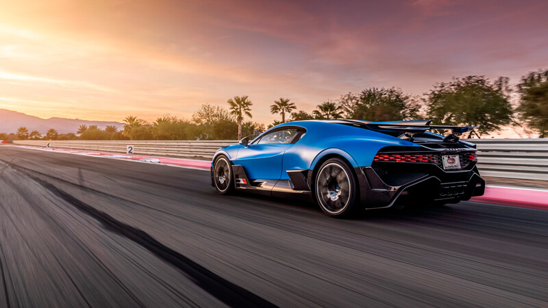 Tres Bugatti Divo juntos en pista