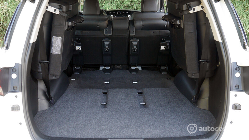 Test Drive Toyota Hilux 2021