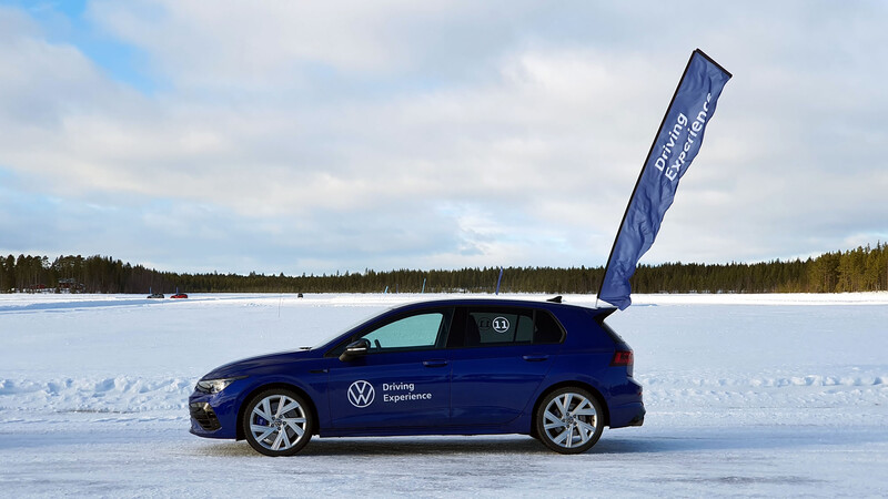 Volkswagen Golf R 2022 a prueba en la nieve
