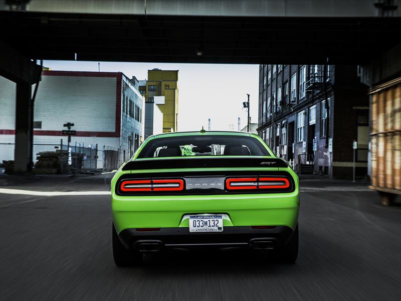 Dodge Challenger SRT Hellcat 2015