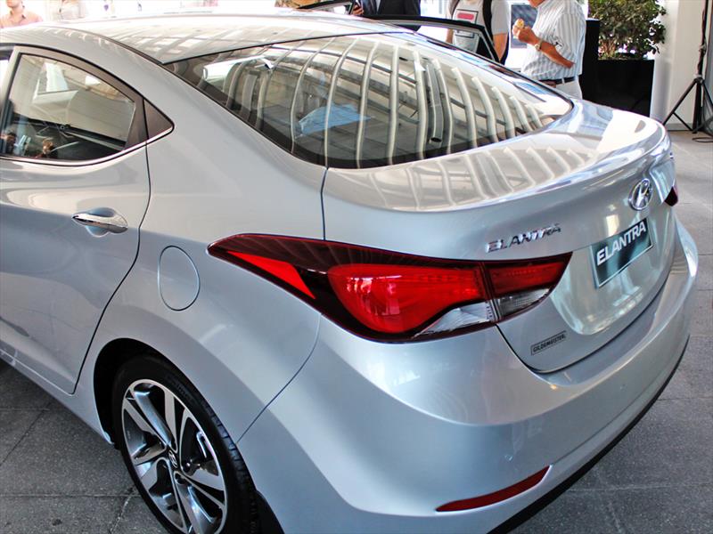Hyundai New Elantra 2014. Lanzamiento en Chile