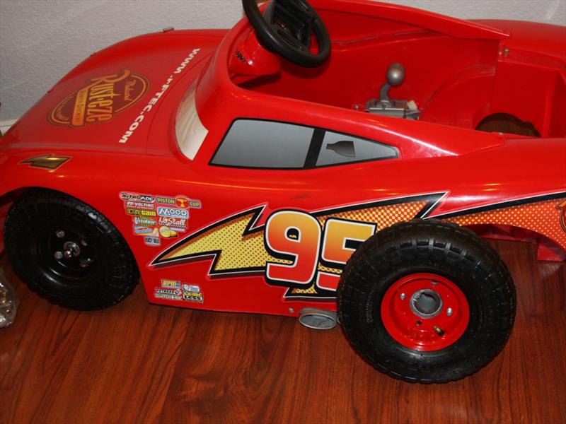 Auto de juguete modificado por FFTEC Motorsports