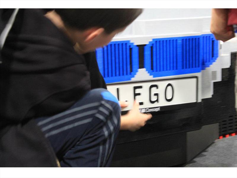 BMW i8 Concept construido con piezas de LEGO