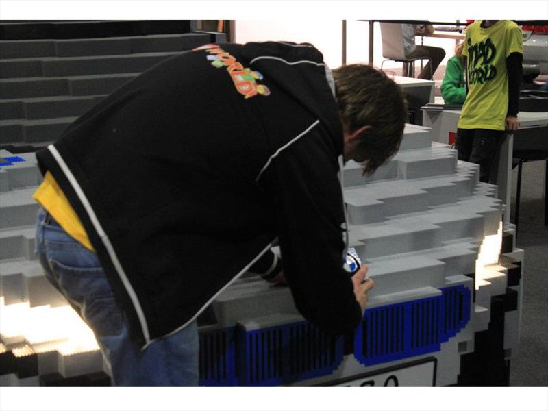 BMW i8 Concept construido con piezas de LEGO