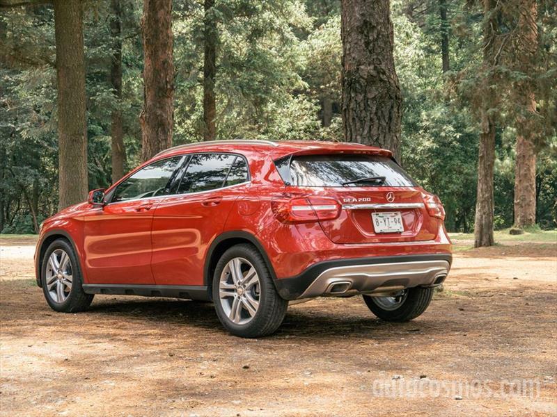 Mercedes-Benz GLA 2015