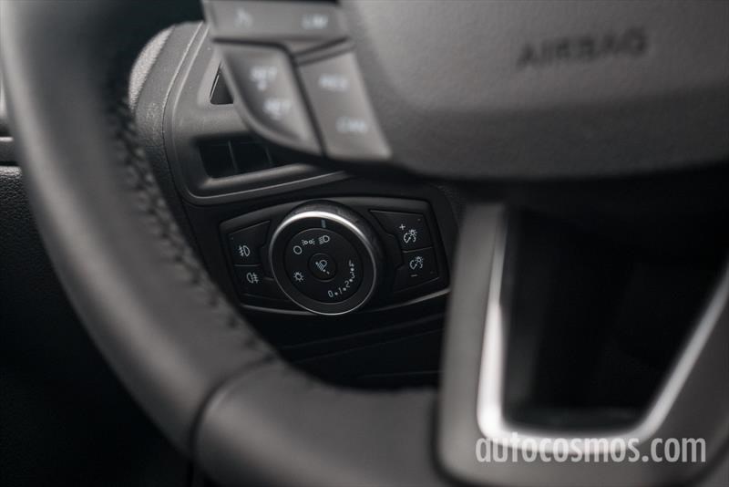 Ford Focus sedán a prueba