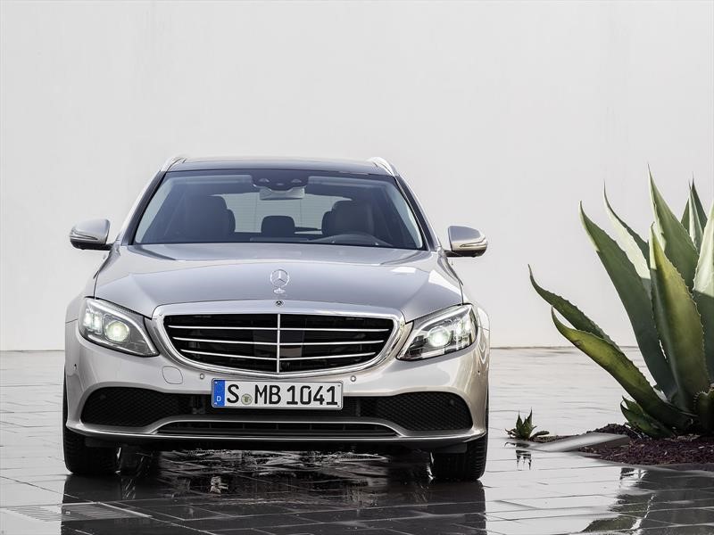Mercedes-Benz Clase C se actualiza