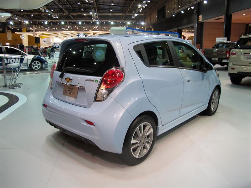 Chevrolet Spark EV y bicis en el Salón de BA 2013