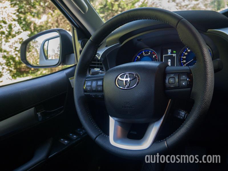 Nueva Toyota Hilux a prueba