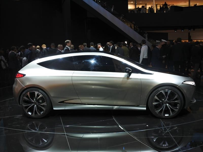 Mercedes-Benz EQA Concept