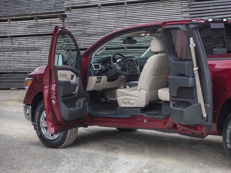 Nissan Titan XD King Cab 2017