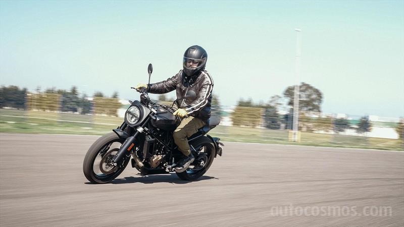 Husqvarna Svartpilen 701