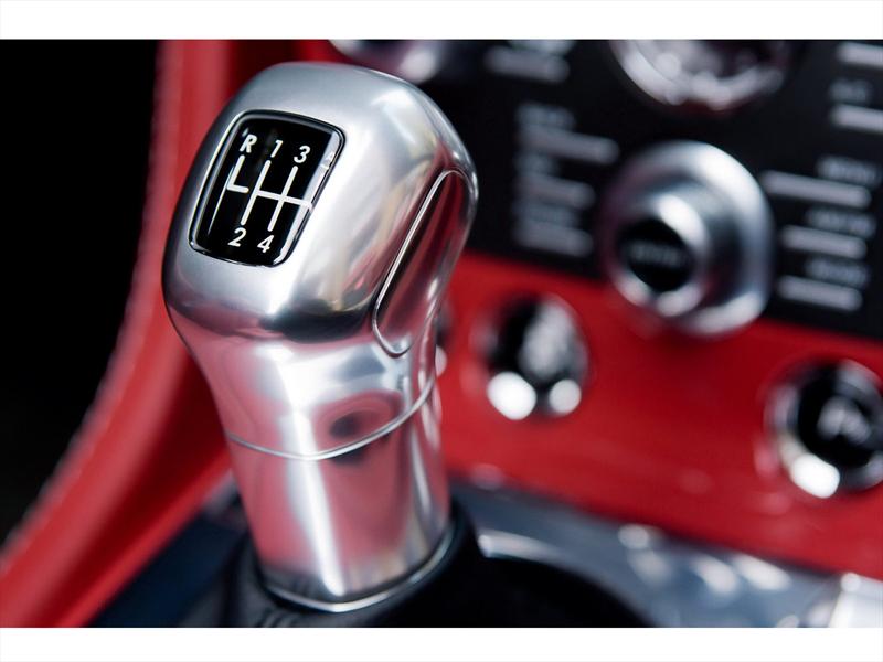 Aston Martin V12 Vantage Roadster