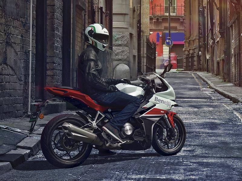 Benelli 302 R