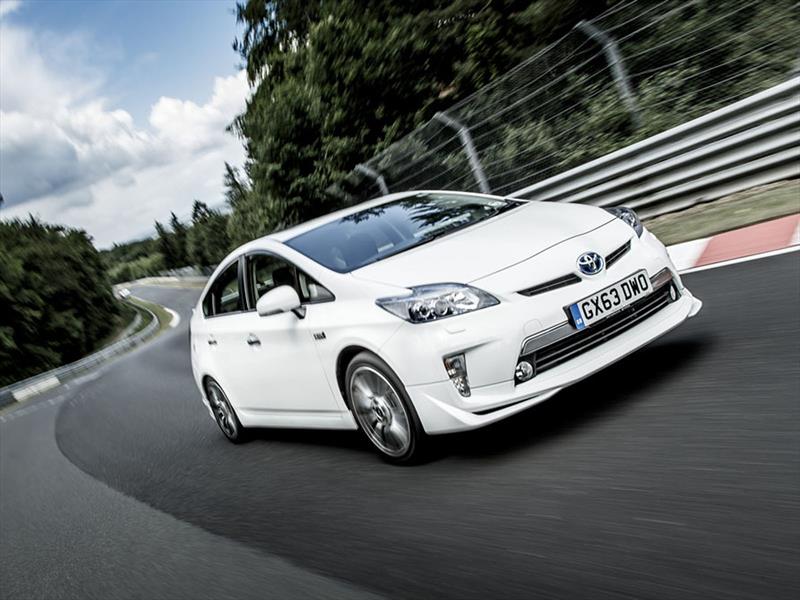 Toyota Prius se aventura en Nürburgring