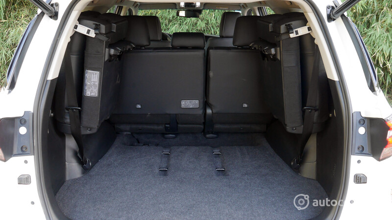 Test Drive Toyota Hilux 2021