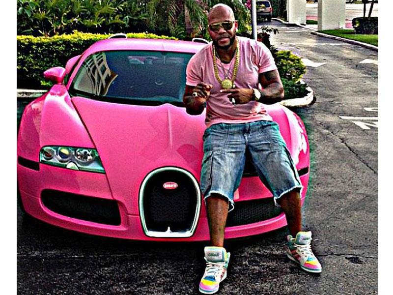 Flo Rida viste su Bugatti Veyron de rosa