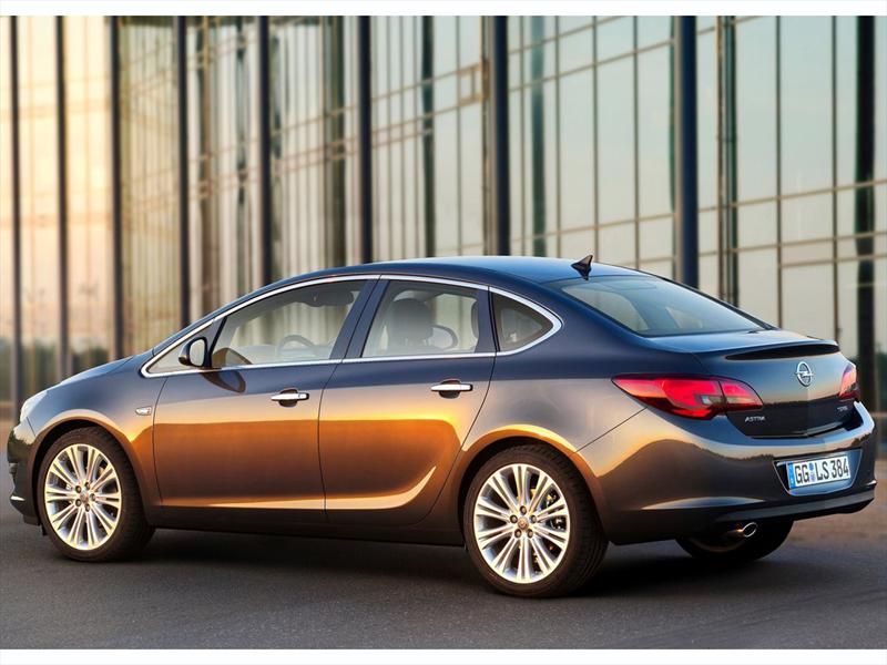 Opel Astra Sedán