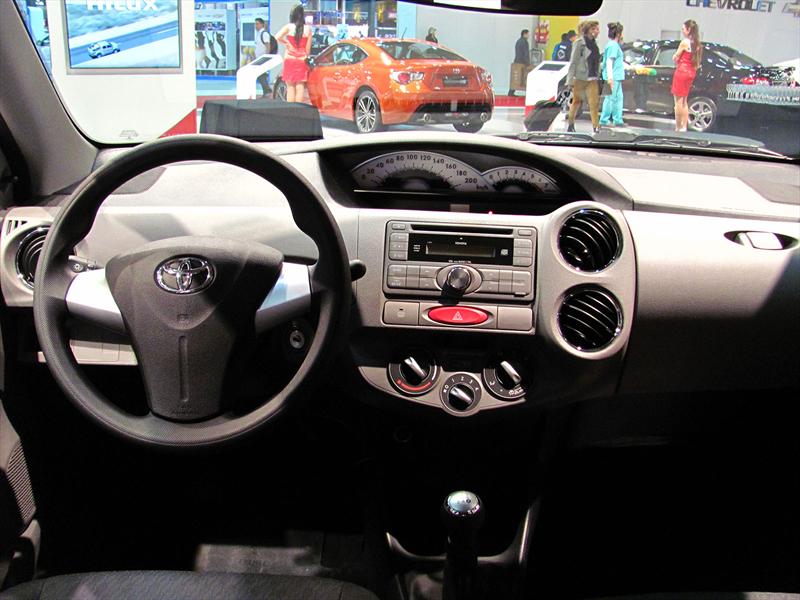 Toyota Etios en el Salón de BA 2013