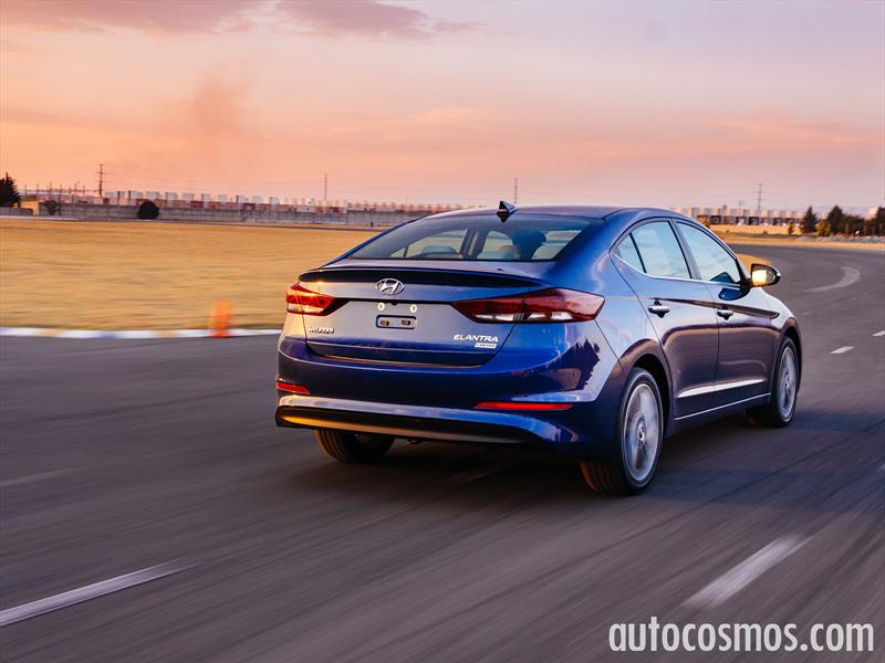 Hyundai Elantra A Prueba