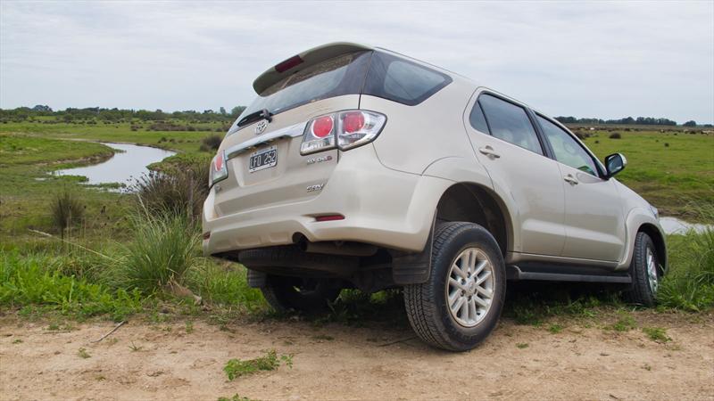 Toyota Hilux SW4 a prueba