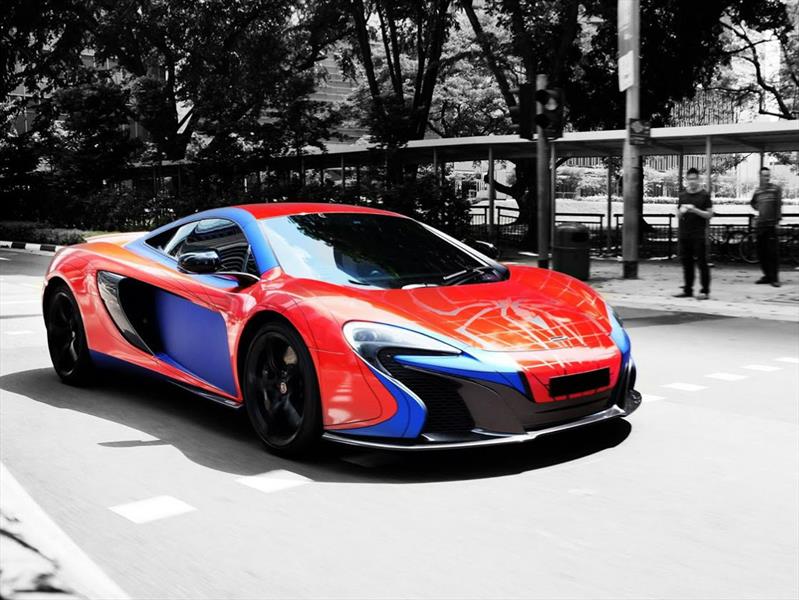 Súper autos vestidos de superhéroes