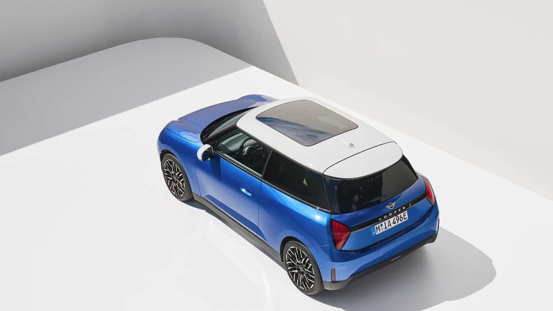 (-) EMBARGO MINI Cooper EV 2024