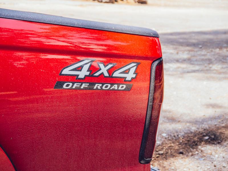 Nissan Frontier LE 4x4 2014