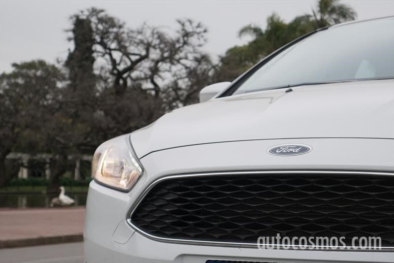 Ford Focus sedán a prueba