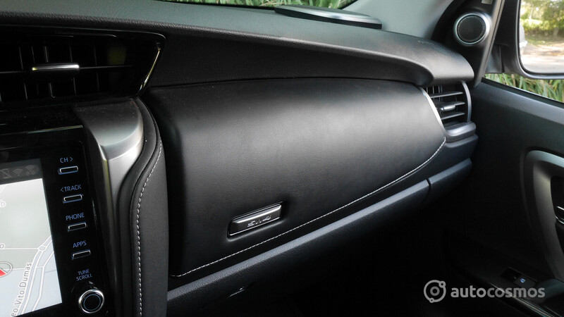 Test Drive Toyota Hilux 2021