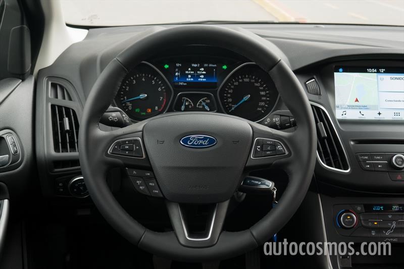 Ford Focus sedán a prueba
