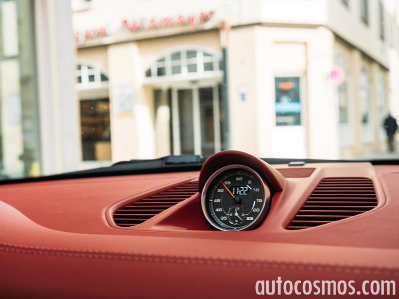 Porsche 911 Carrera 4 Cabriolet 2017