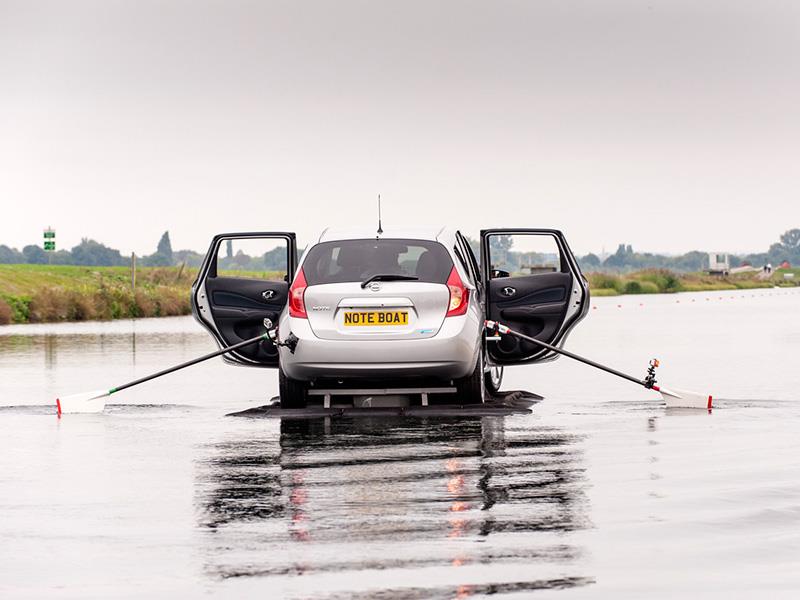 Nissan transforma a un Note en un bote a remos