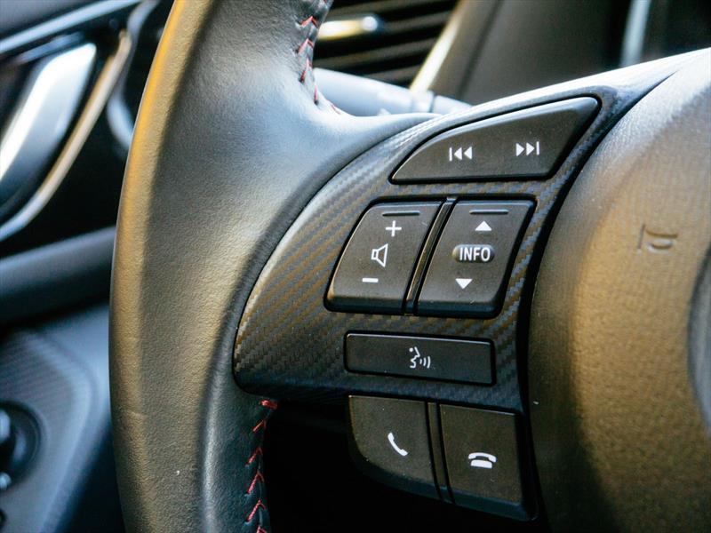 Mazda3 sedán 2014